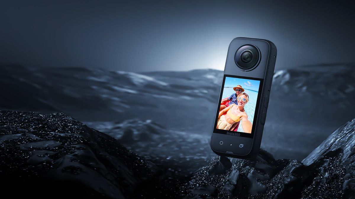 Kamera Insta360 X3 na skałach