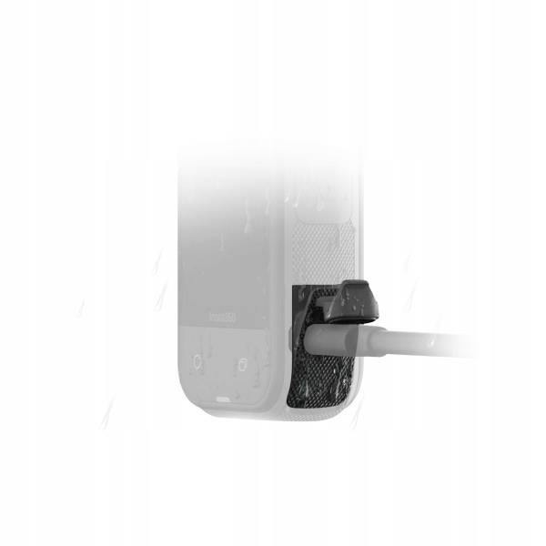 Insta360 X5 All-Weather USB Charging Cover osłona portu zamocowana w kamerze
